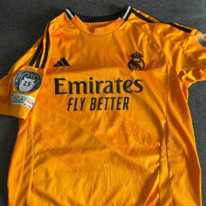 Real Madrid Vini Jr. 7 matchtröja gul - Vini tröja. Kom med bud 
