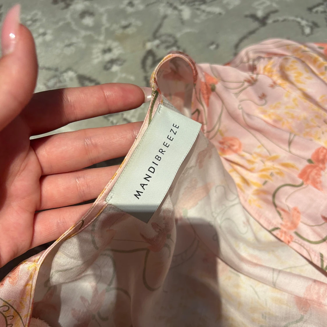 Långklänning i blommigt mönster med volang - 4