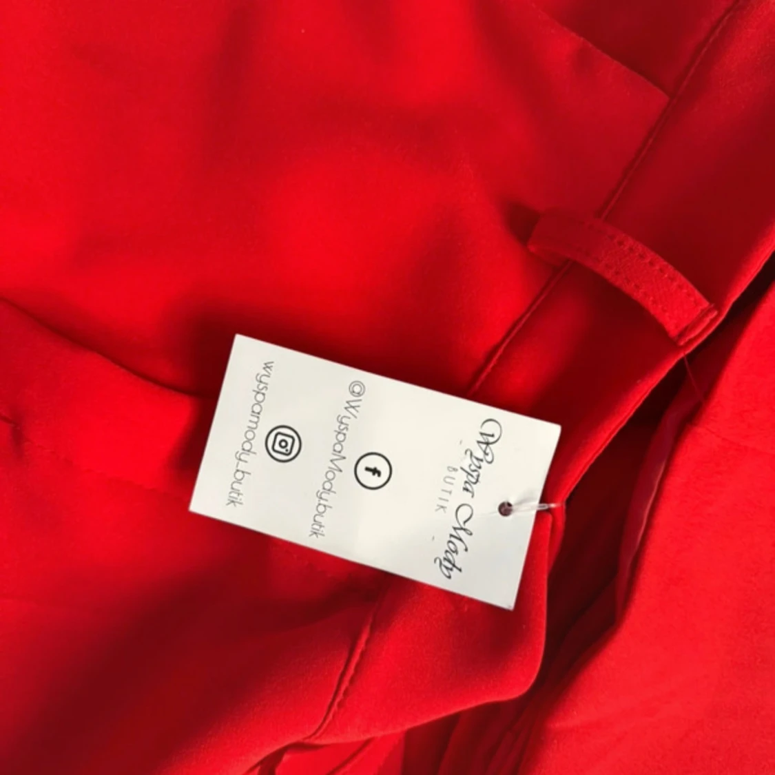 Röd kostym med kavaj och byxor från Vesper Chicy - 3