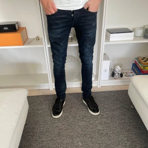 dondup jeans - Tja säljer dessa galet feta dondup jeansen i modell george nypris 3000 mitt pris endast 899kr väldigt fint skick skriv om du har någon fråga// armadiosell 
