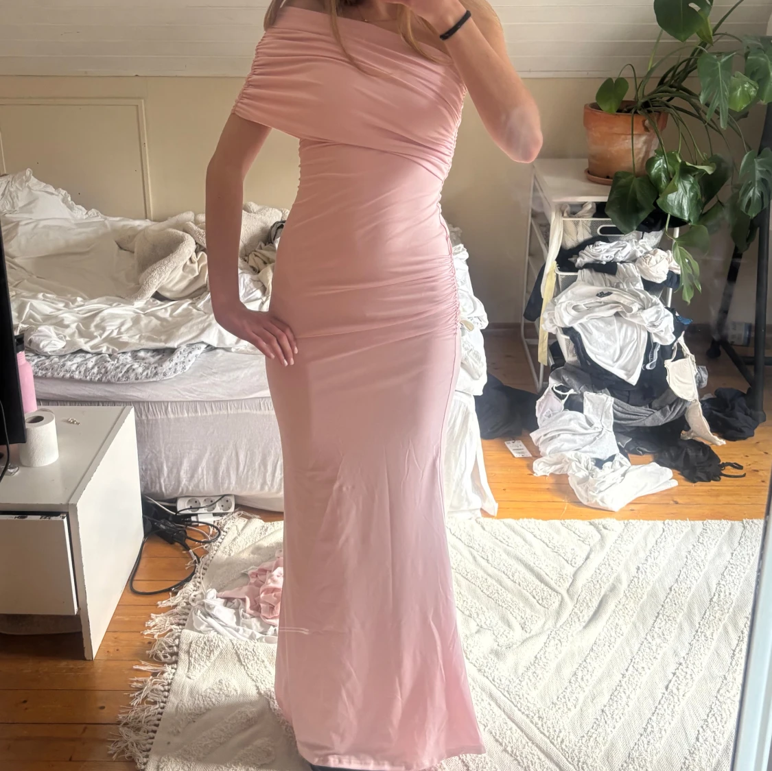 Ljusrosa offshoulder långklänning  - 3