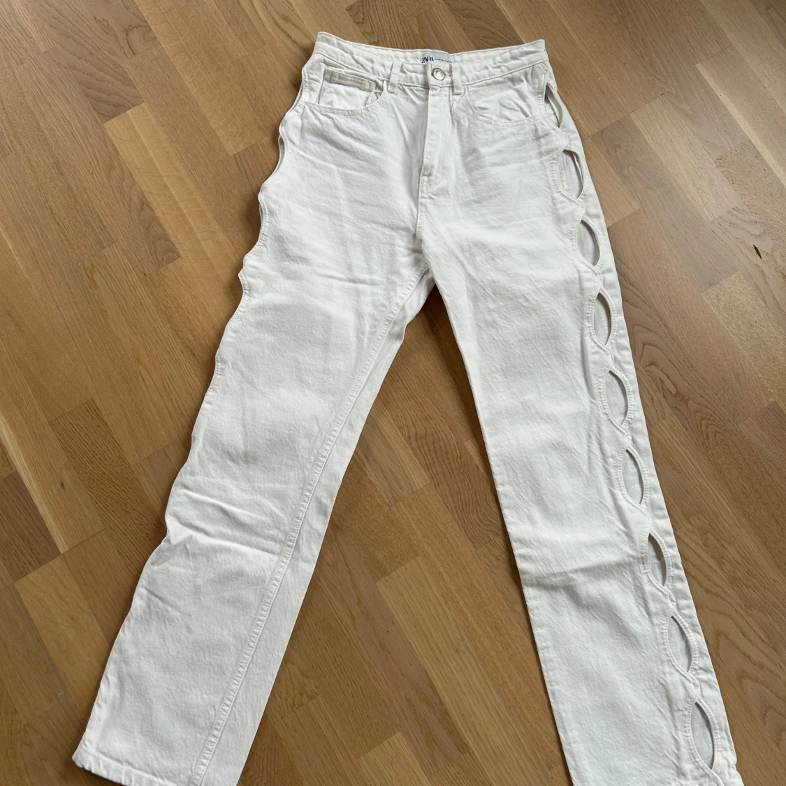 Zara Byxor med hål på sidorna - 1