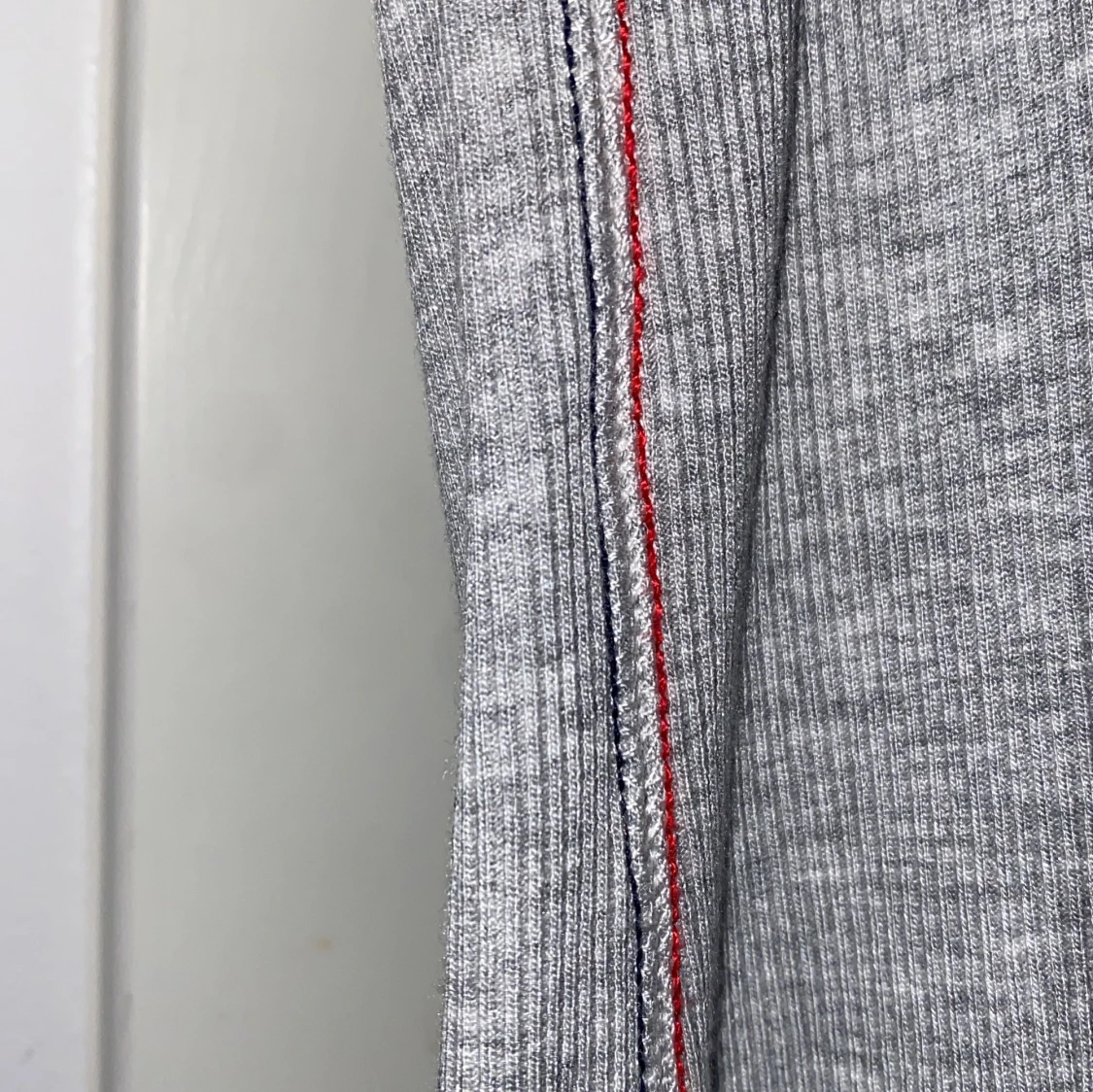 Grå långärmad topp från Tommy Jeans - 3