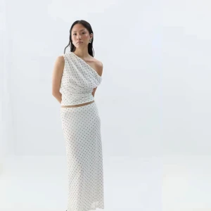 !!!SÖKER!!! prickig Ginatricot kjol - !!!SÖKER!!! Denna prickiga kjol från Gina i strl M. Hör av dig om du har en och skulle kunna tänka dig att sälja den 😊