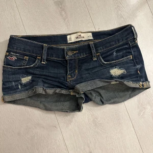 Hollister shorts - Säljer dessa Hollister shorts i storlek W23