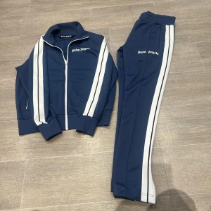  Palm Angels dress  - Palm angels dress använd väldigt få gånger inga täcken på användning!