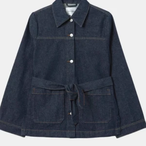 Jeansjacka med knytning - Supersnygg jeansjacka från Carin Wester i strl 36, går att använda med och utan skärp💕nypris 799