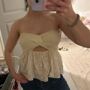 Beige tubtopp🌞 - Säljer en söt beige tubtopp! Perfekt för sommaren💖