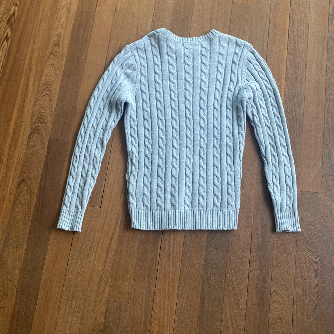 Ljusgrå kabelstickad tröja från S.C.W. - 1