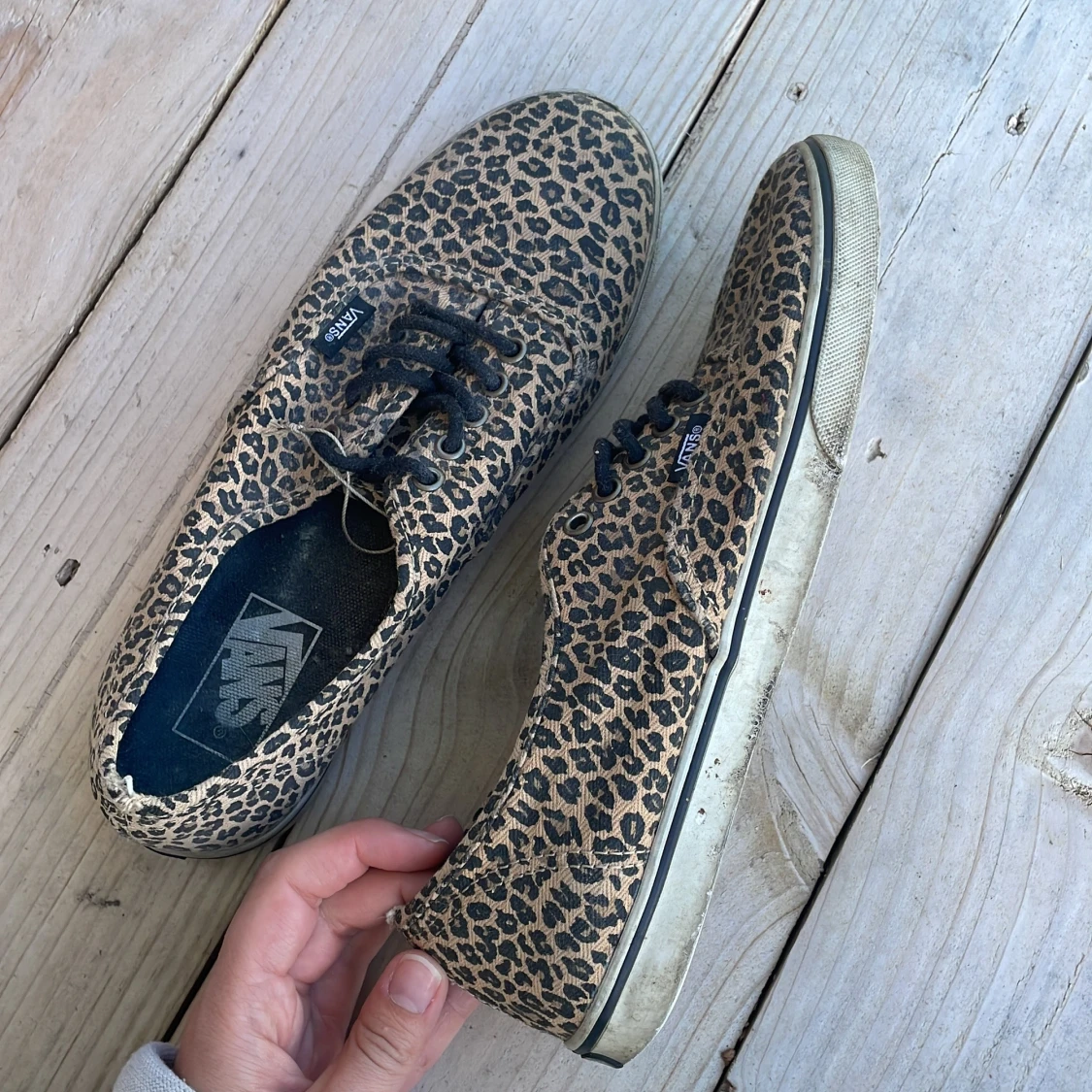 Leopardmönstrade sneakers från Vans (passar 39) - 2
