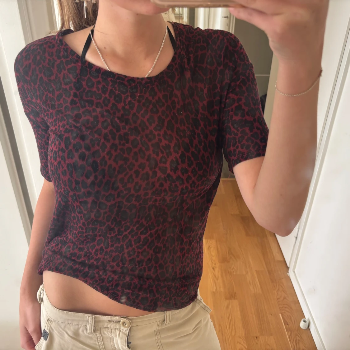 Röd leopardmönstrad topp