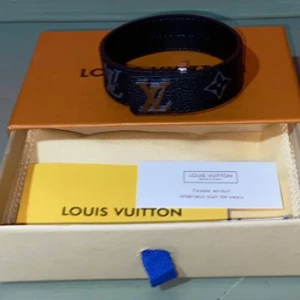 LV armband - Mycket bra skick, pris går att diskutera vid snabb affär 