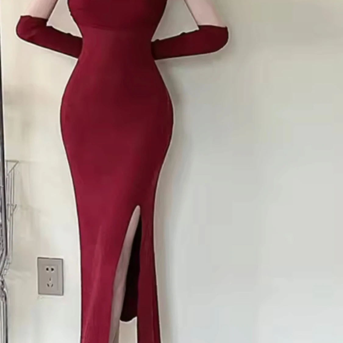 MörkRöd axelbandslös långklänning öppna Axel  - 1