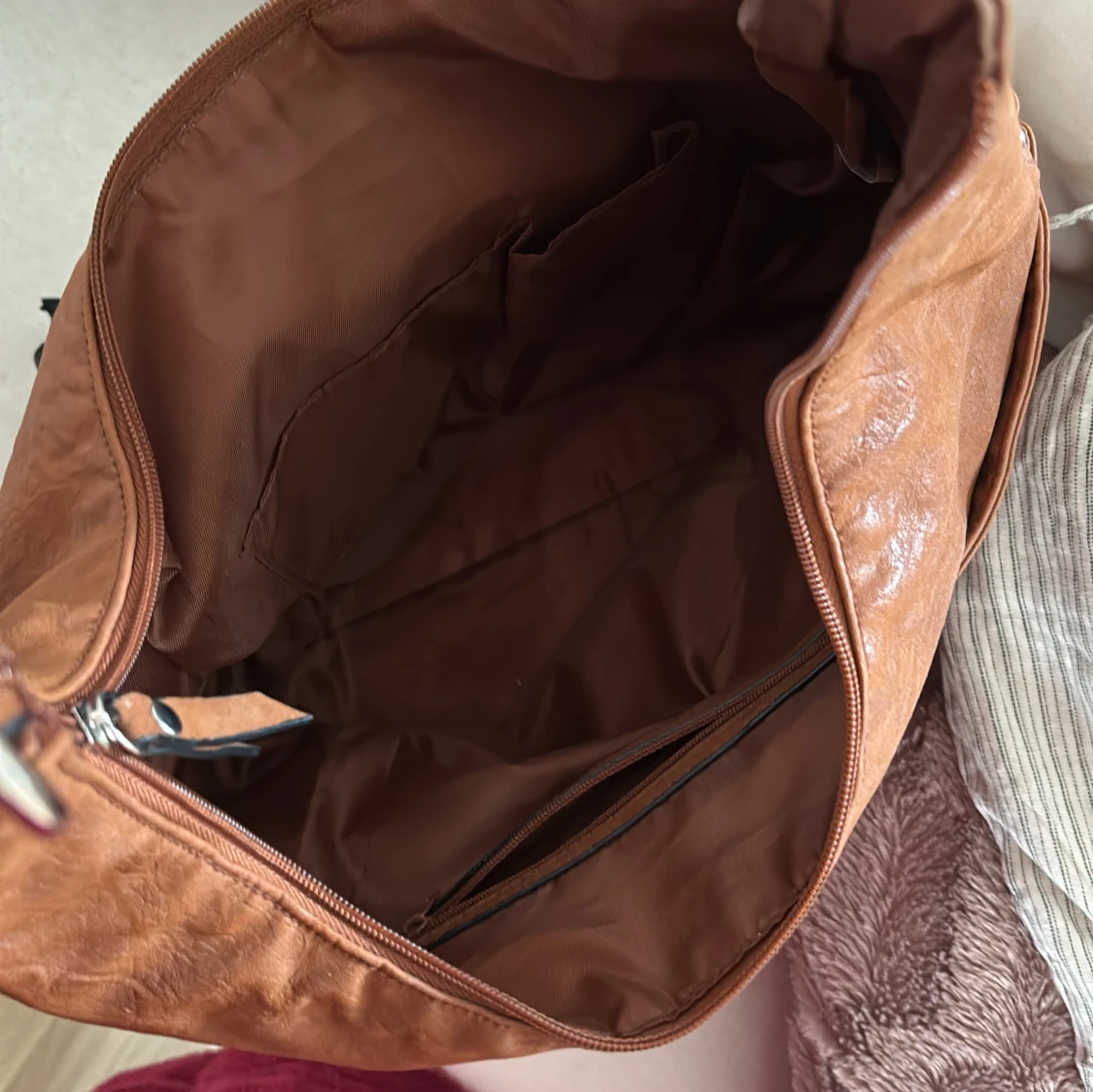 Brun axelväska med nitar - 3