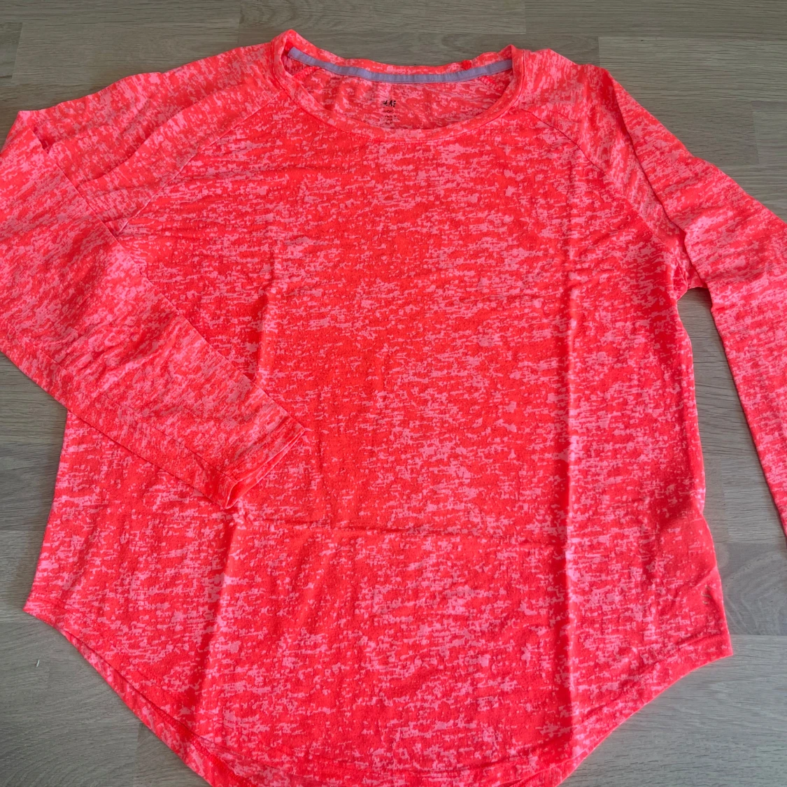 Rosa långärmad träningströja från H&M