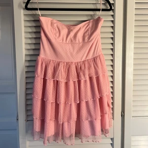 klänning  - så sååå fin men tyvärr förstor för mig 