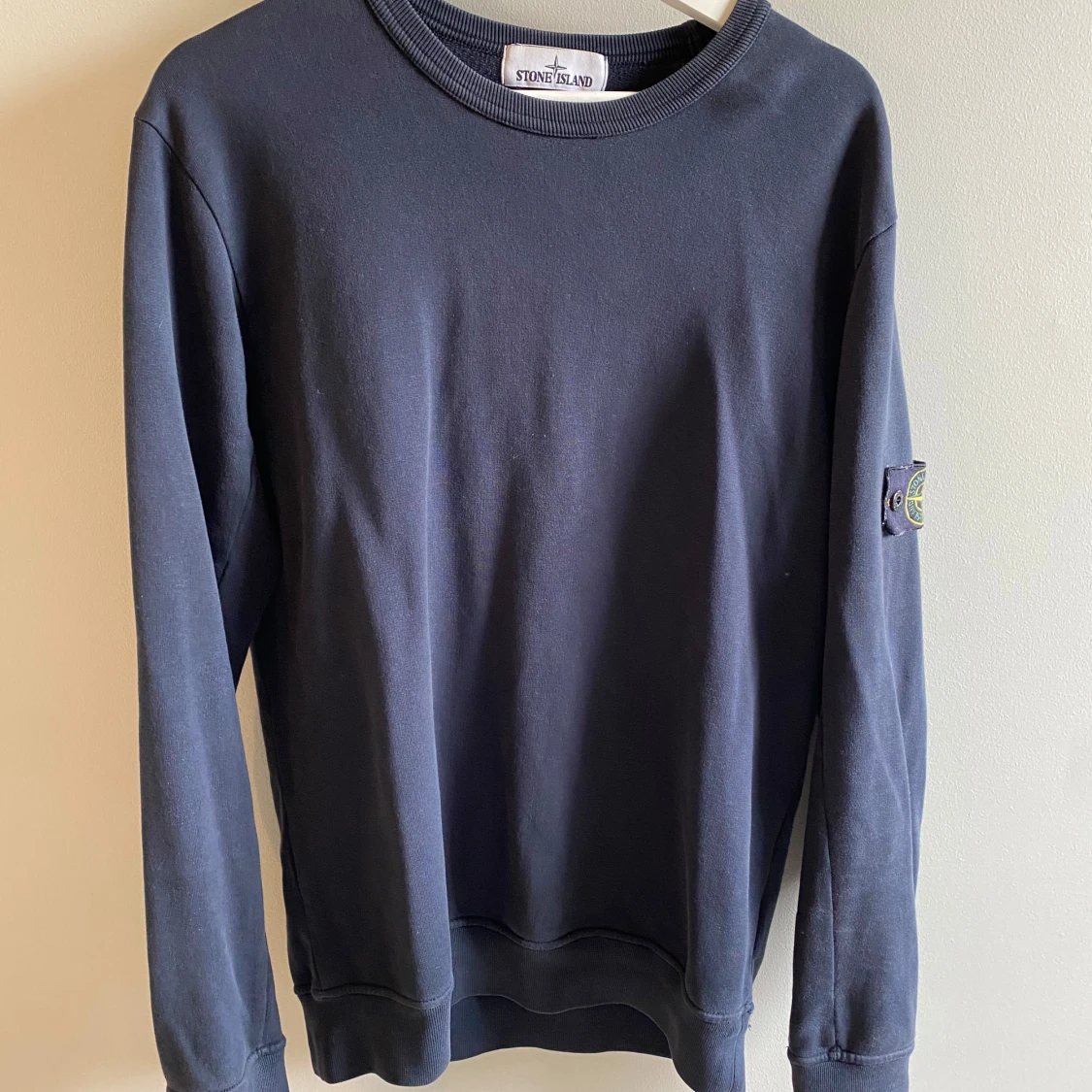 Mörkblå sweatshirt från Stone Island
