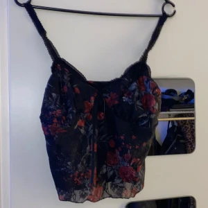 Topp - Söt blommig topp