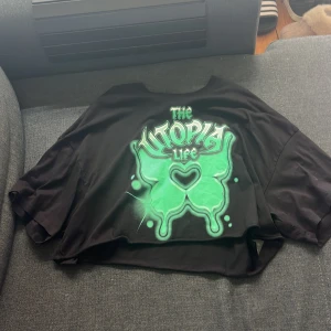 Baggy mag tröja - Alternative style tröja, ganska kort vid magen💗 kontakta vid intresse! betalning via swish💗