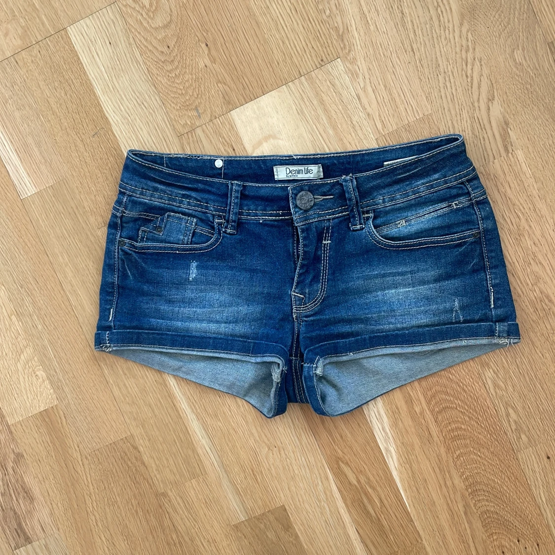 Lågmidjade jeansshorts