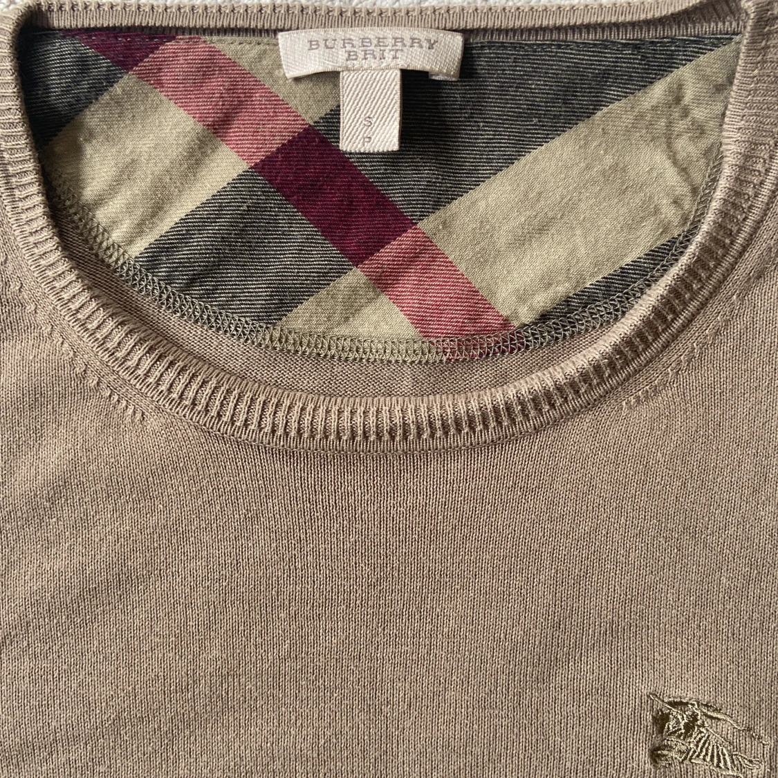 Beige tröja från Burberry med rutiga detaljer - 3