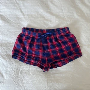 Randiga pyjamasshorts - Randiga pyjamasshorts.