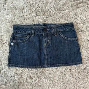 Lågmidjad jeanskjol  - Snygg jeanskjol 