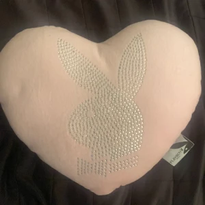 Playboy kuddar - 2st