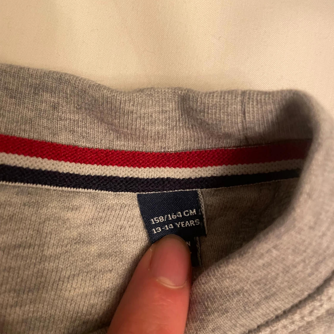 Grå sweatshirt från GANT - 1