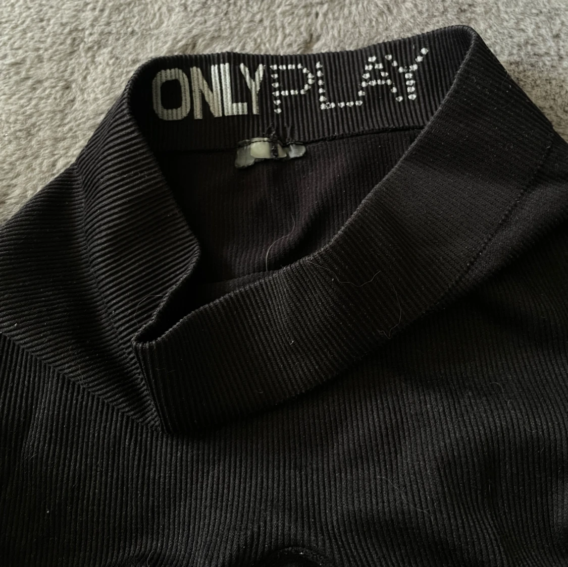 Svarta ribbade leggings från ONLY PLAY - 3