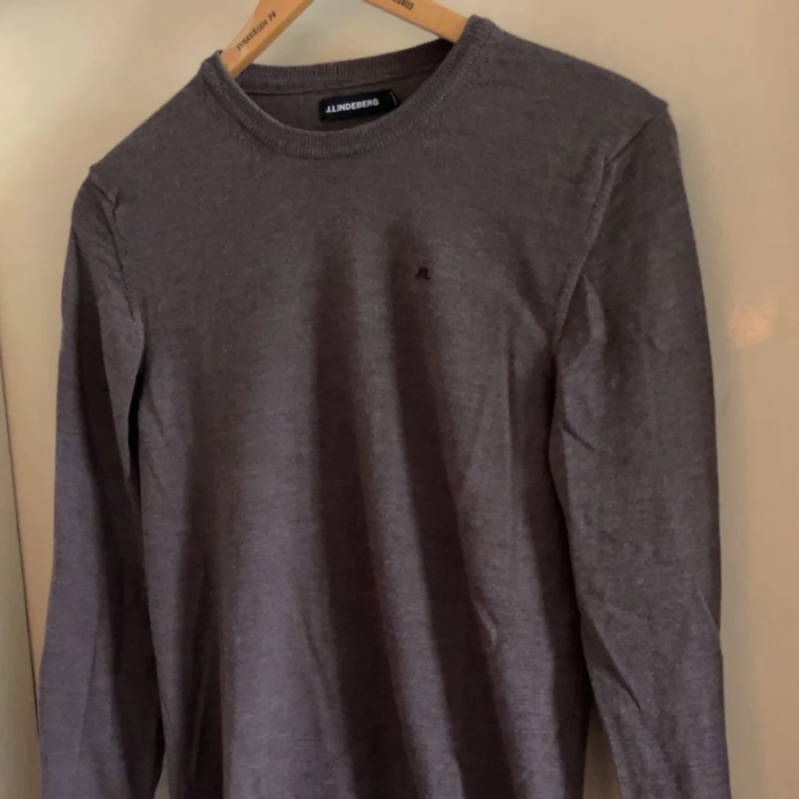 Grå stickad tröja från J.Lindeberg - 2