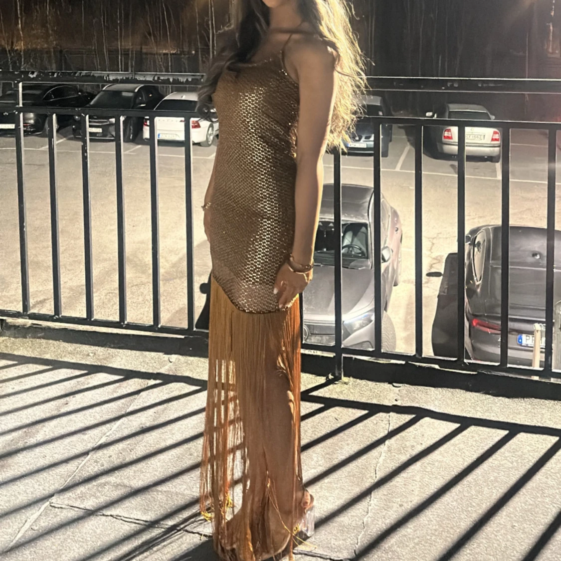 Guldig långklänning med fransar - 1