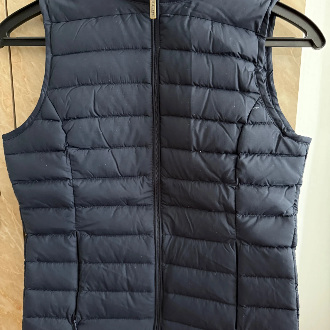 Mörkblå dunväst från Scorpion Bay