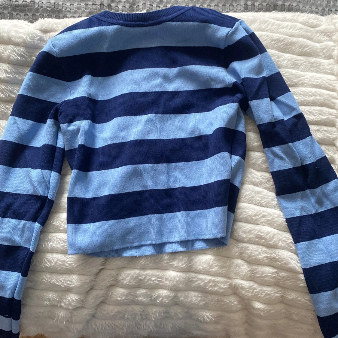 Blå och marinblå randig tröja från Zara