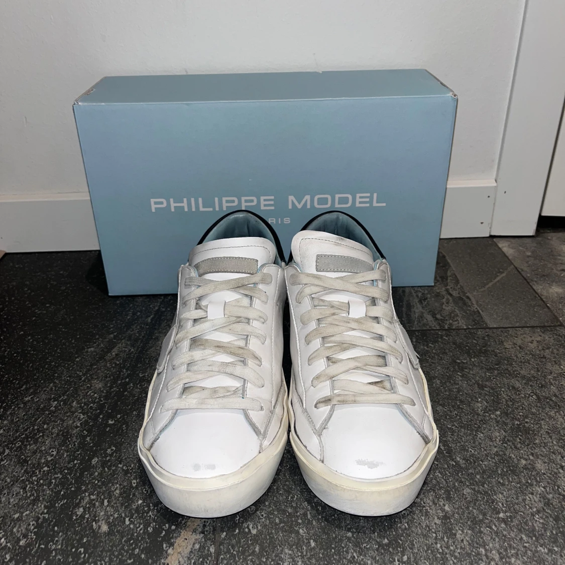 Vita sneakers från Philippe Model - 1