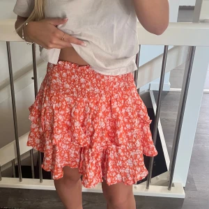 kjol - sommar kjol i jätte fin färg!!❣️❣️