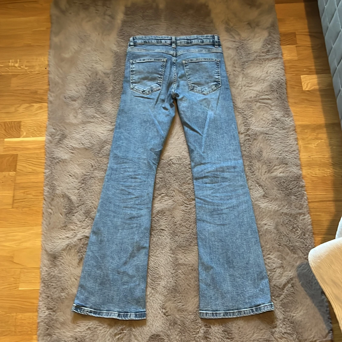Blå bootcut jeans - 1