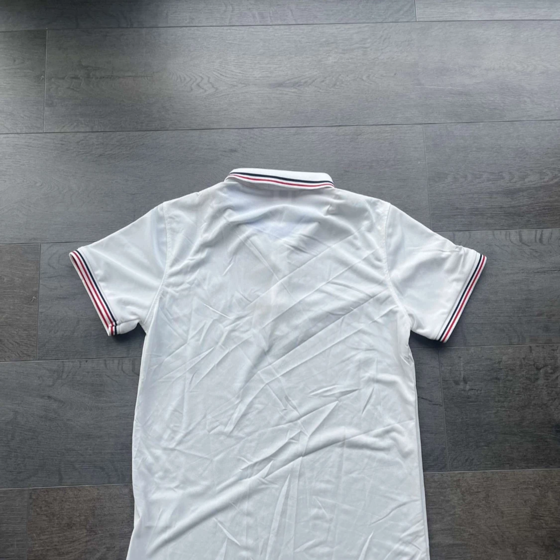 Vit pikétröja från Moncler - 1