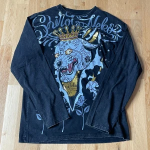 Ed Hardy - Ed Hardy liknande långärmad tröja. Jätteskön och i bra skick. Nästan helt oanvänd. ‼️Skicka gärna prisförslag‼️