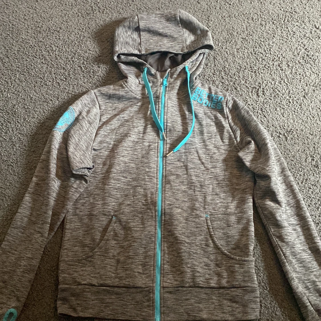 Grå hoodie från Better Bodies