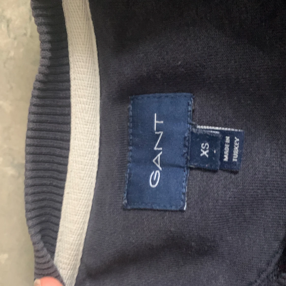 Mörkblå sweatshirt från GANT - 2