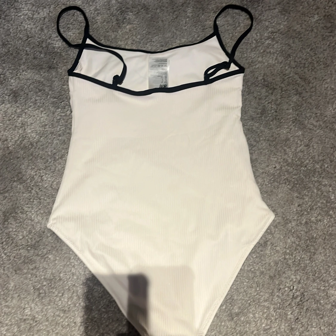 Vit ribbad baddräkt från H&M - 1