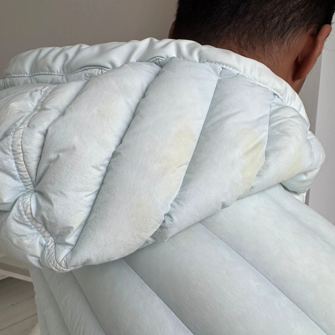 Ljusblå dunjacka med huva från Stone Island - 4