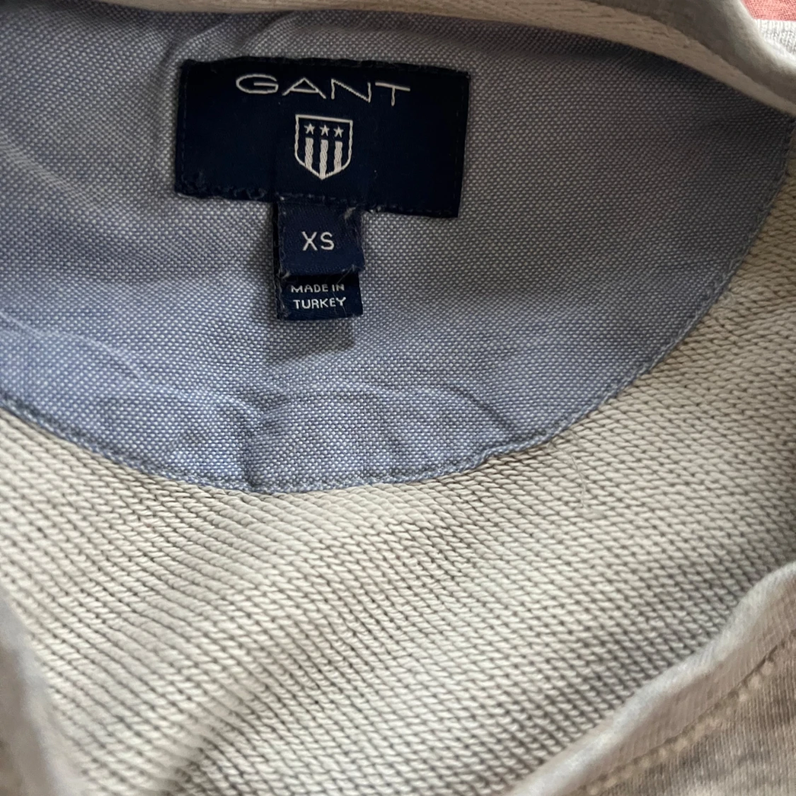 Grå sweatshirt från GANT - 2
