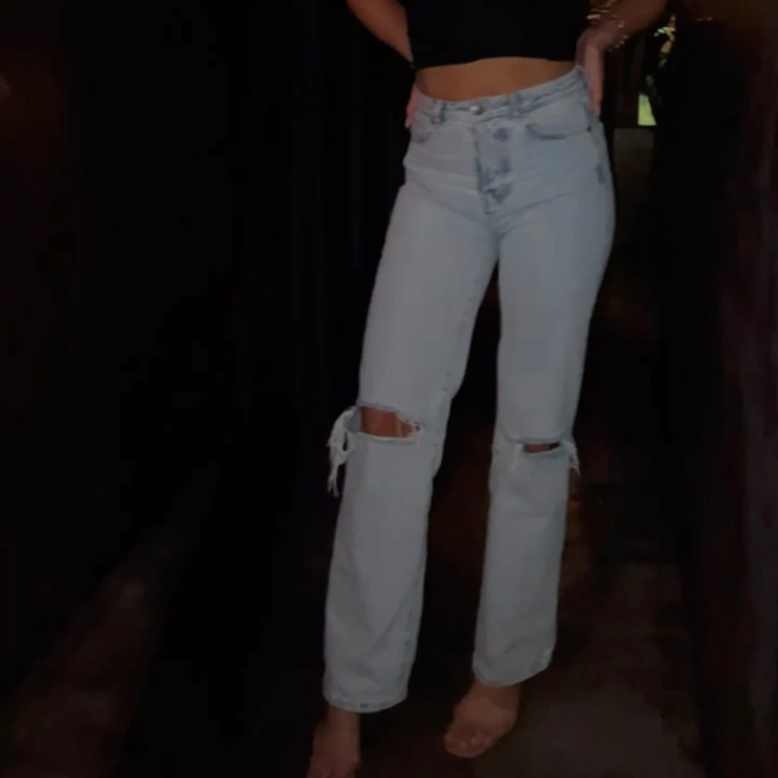 Ljusblå ripped jeans med raka ben