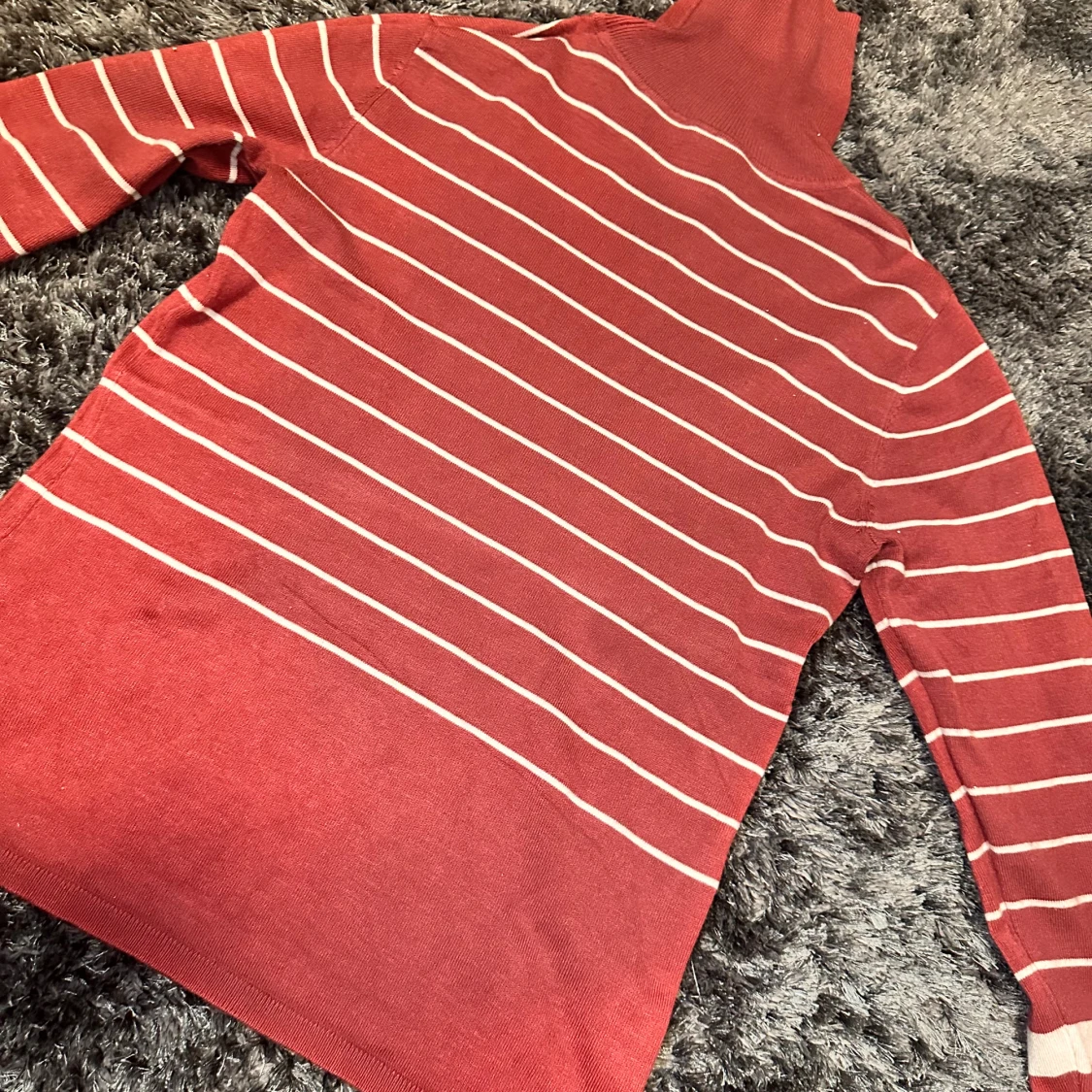 Randig röd polotröja  - 1