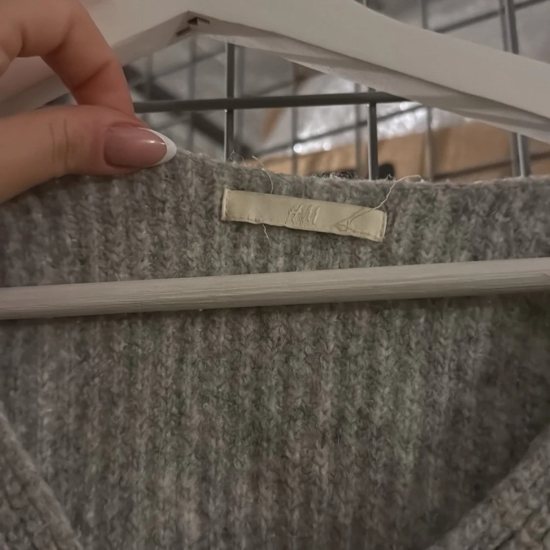 Grå stickad croppad tröja från H&M - 1