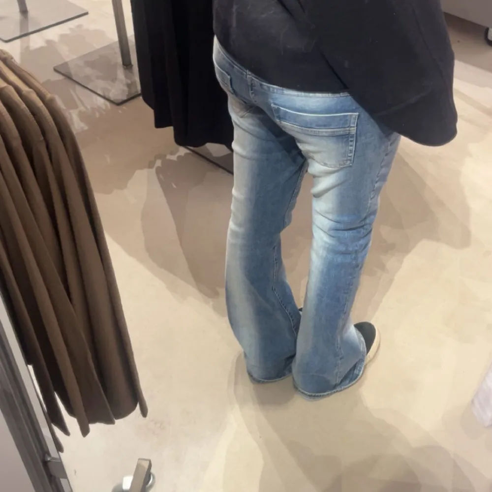 Jeans från Gina 14+ som är slutsålda, säljer pga förstora, använda 1 gång. Farkut & Housut.