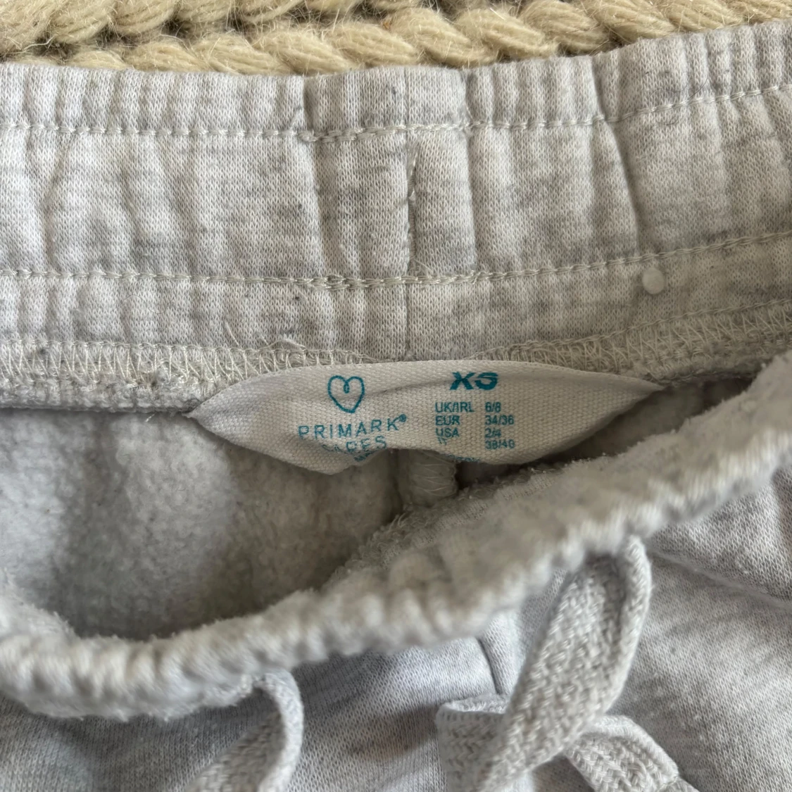 Grå mjukisbyxor från Primark - 1