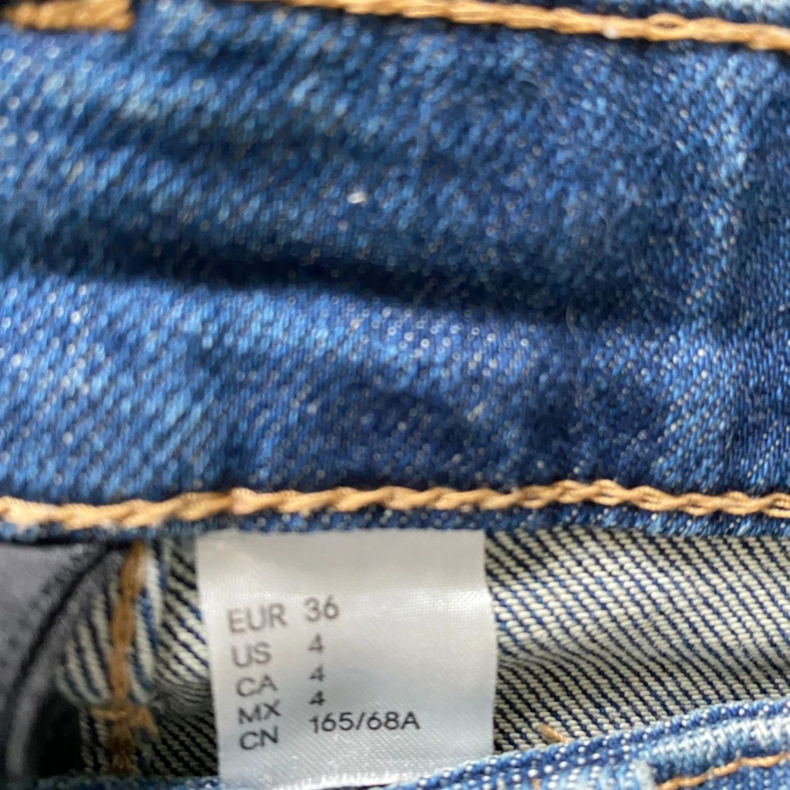 Blå lågmidjade jeansshorts stl 36 - 3